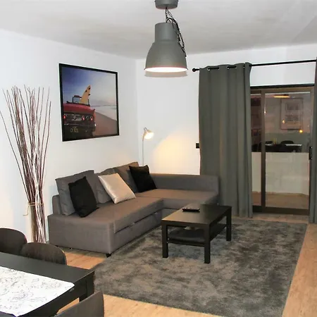 Apartment Holidays - Beach Front-malibu Connection